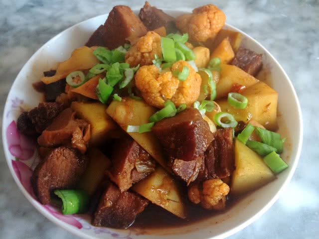 菜花土豆炖牛肉