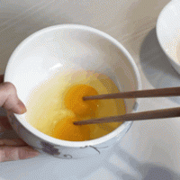 两个鸡蛋就能做一大碗的丝滑香嫩炖蛋的做法图解2