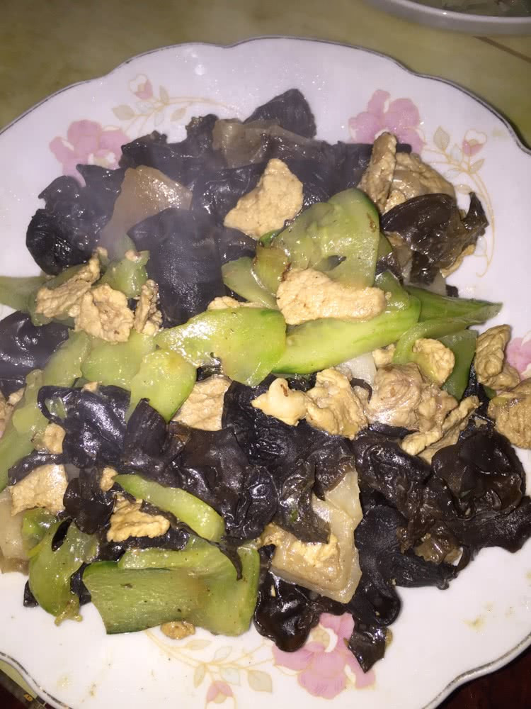 黄瓜木耳炒肉的做法