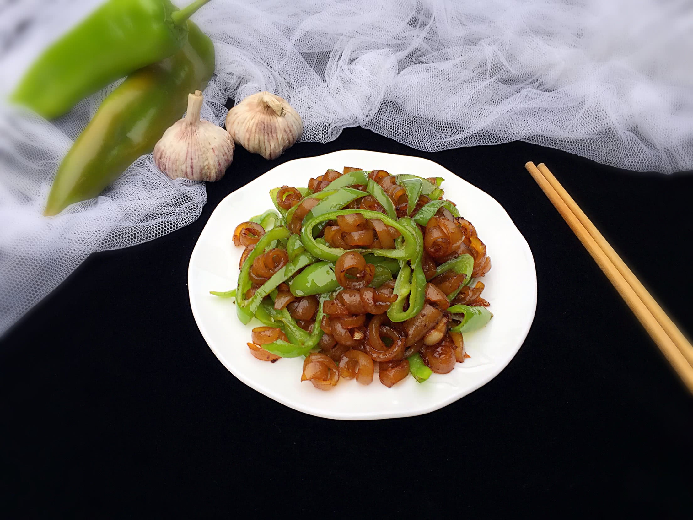 Shredded pork skin with pepper