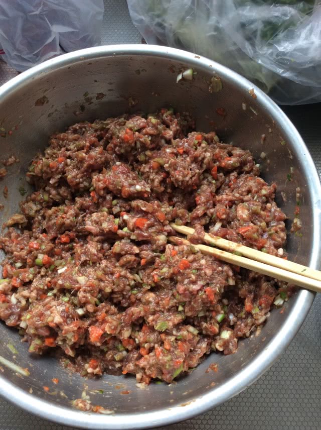牛肉饺子的做法图解4