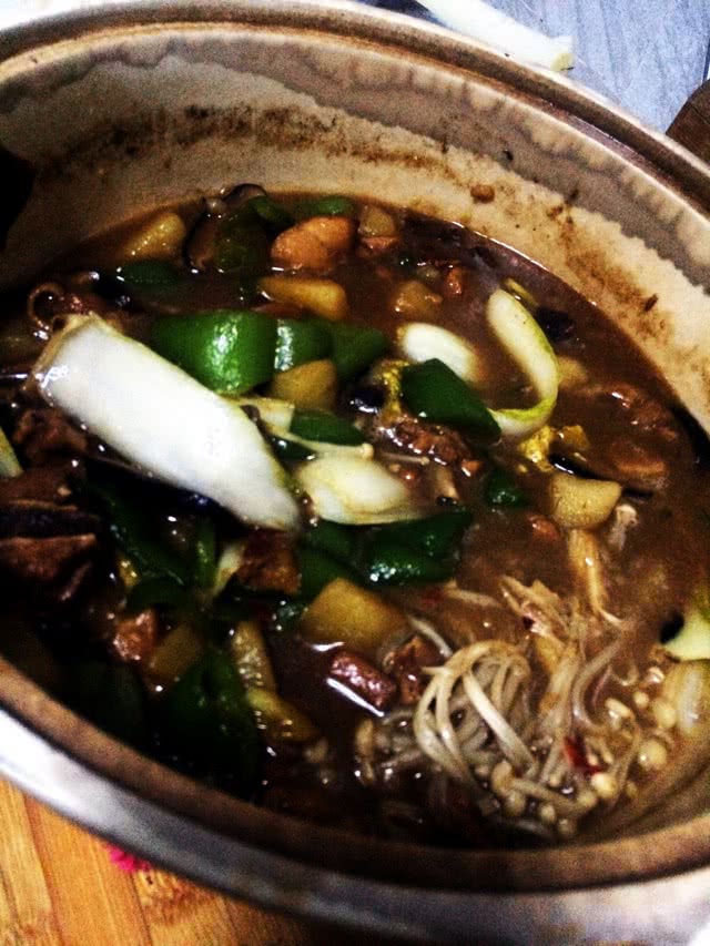 黄黄黄焖鸡米饭