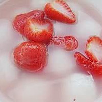 草莓汤圆糖水的做法图解3