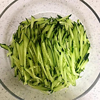 美容养颜之凉拌双丝（猪皮丝、黄瓜丝）的做法图解1