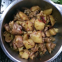 土豆炖猪蹄的做法图解5