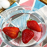 草莓酸奶冰棍的做法图解2