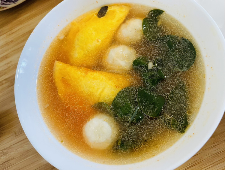 蛋饺鱼丸番茄菠菜汤的做法