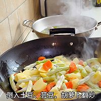 土豆排骨焖面的做法图解4