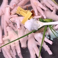 辣椒鸡爪的做法图解1