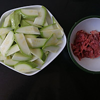 #巨下饭的家常菜# 虫草牛肉炒西葫芦的做法图解4