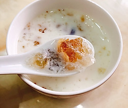 牛奶桃胶皂角米炖雪燕的做法