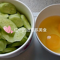 黄瓜炒蛋的做法图解1