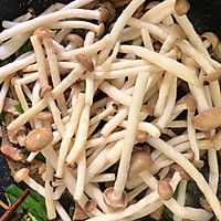 蘑菇青椒炒肉丝的做法图解7