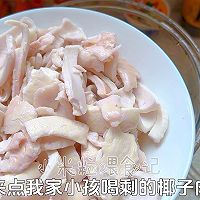 椰香板栗鸡汤～鲜甜好喝的做法图解2