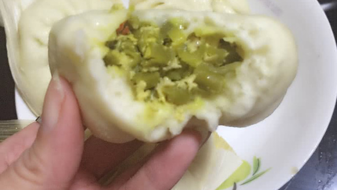 酸豆角肉末包子