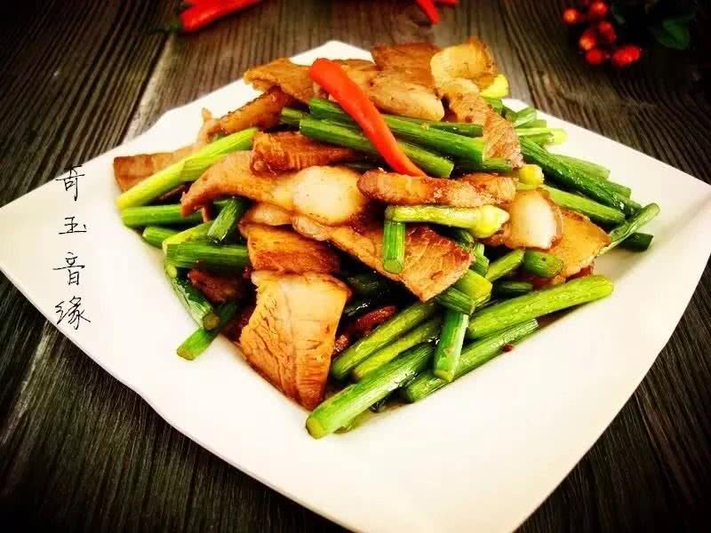 Stir fried pork with garlic