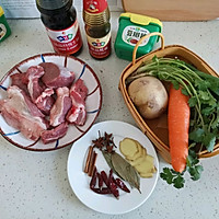 胡萝卜土豆炖羊肉的做法图解1