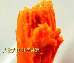 在家微波炉即可自制甘甜美味的烤红薯的做法