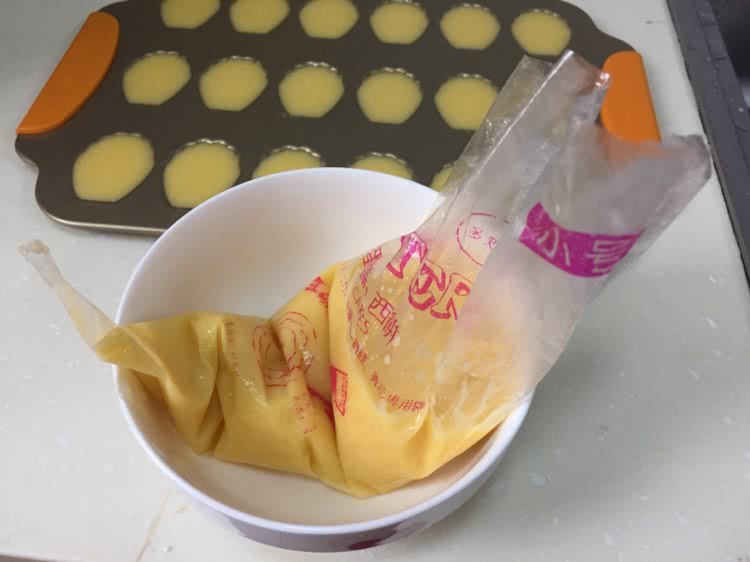小朋友超爱吃的玛德琳的做法图解8