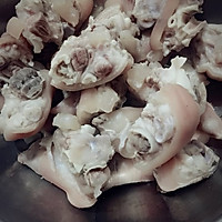 花生香菇炖猪蹄的做法图解4