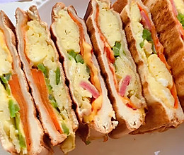 #十分钟开学元气早餐#流心滑蛋三明治的做法