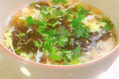 金针菇鸡蛋紫菜汤图片