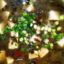 虾皮雪菜鸭血豆腐汤