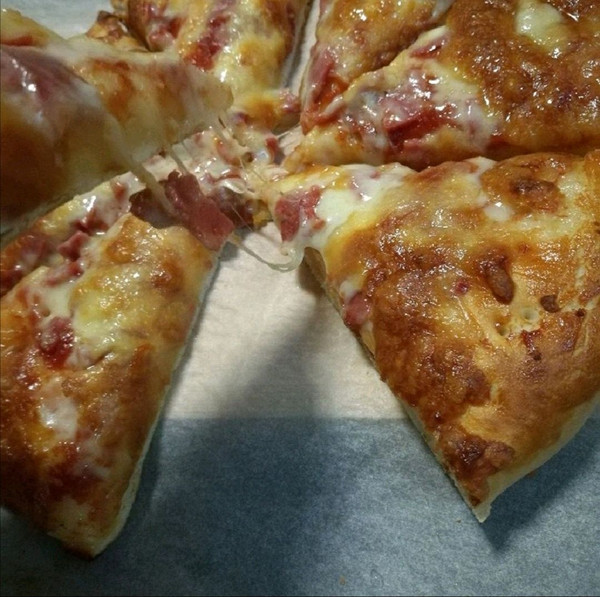 厚底披萨