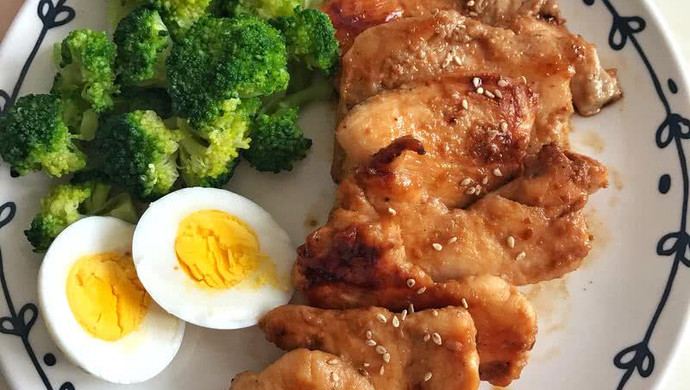 减肥健身餐-鸡胸肉、西兰花