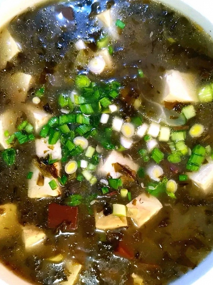 虾皮雪菜鸭血豆腐汤的做法