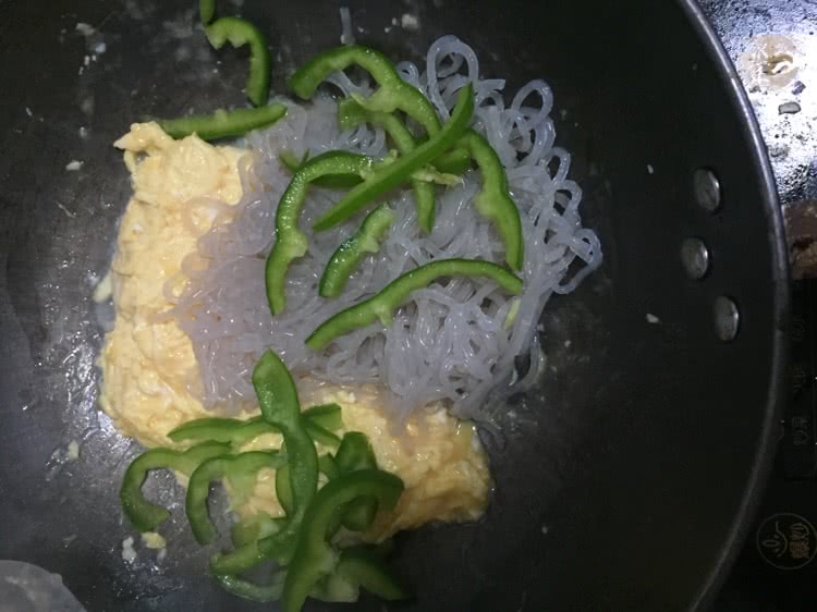 鸡蛋炒粉条的做法图解5