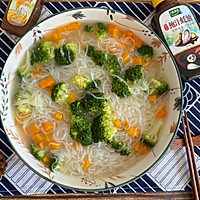 #测测你的夏日美食需求#太太乐鸡汁蔬菜米线的做法图解7