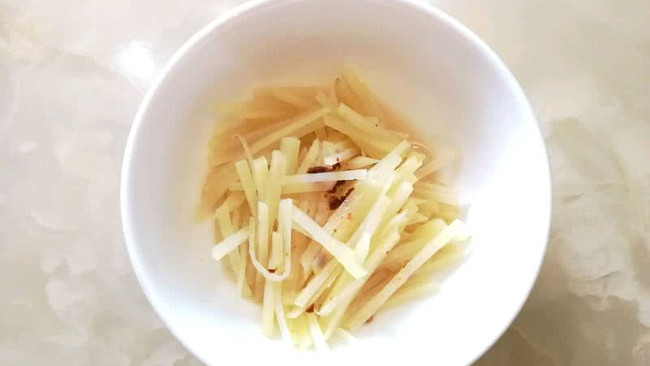酸辣土豆丝-健康减脂增肌的做法
