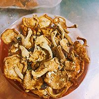 云南菜～野生香菇火腿脚汤的做法图解2
