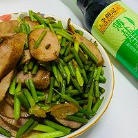 #李锦记X豆果 夏日轻食美味榜#红肠炒蒜苔的做法图解7