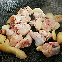 蒜香酱油蘑菇鸡的做法图解3