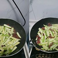 脆翻天的西葫芦炒腊肠的做法图解5