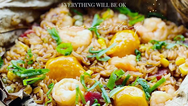 食材超丰富的腊肠荷叶饭的做法