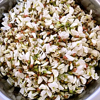 槐花肉馅水饺-野菜篇的做法图解2