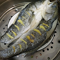 清蒸鲈鱼，超级简单的华丽大餐的做法图解8
