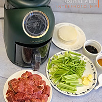 驴肉芹菜蒸饺的做法图解1