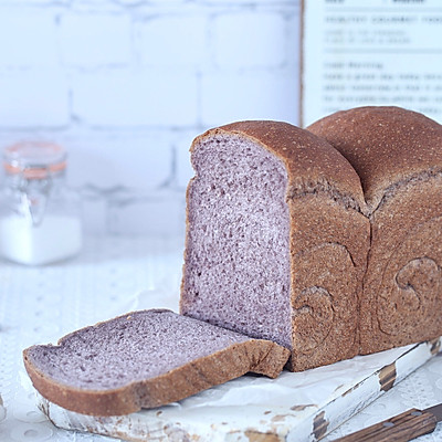 独特的淡淡香气，紫米吐司面包