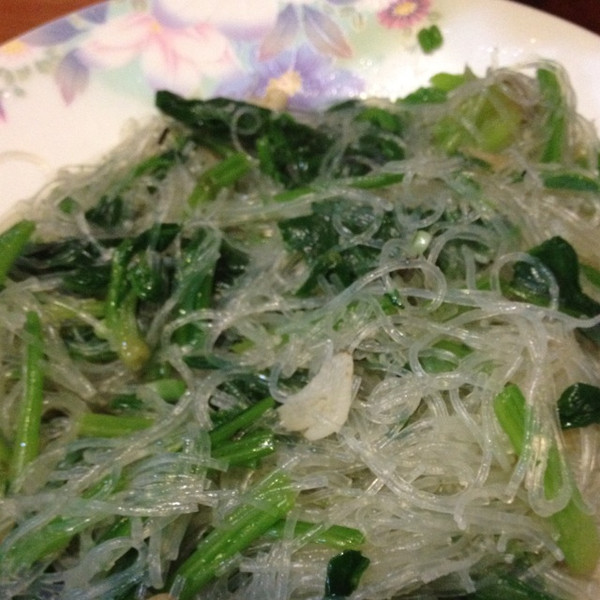 菠菜炒粉丝