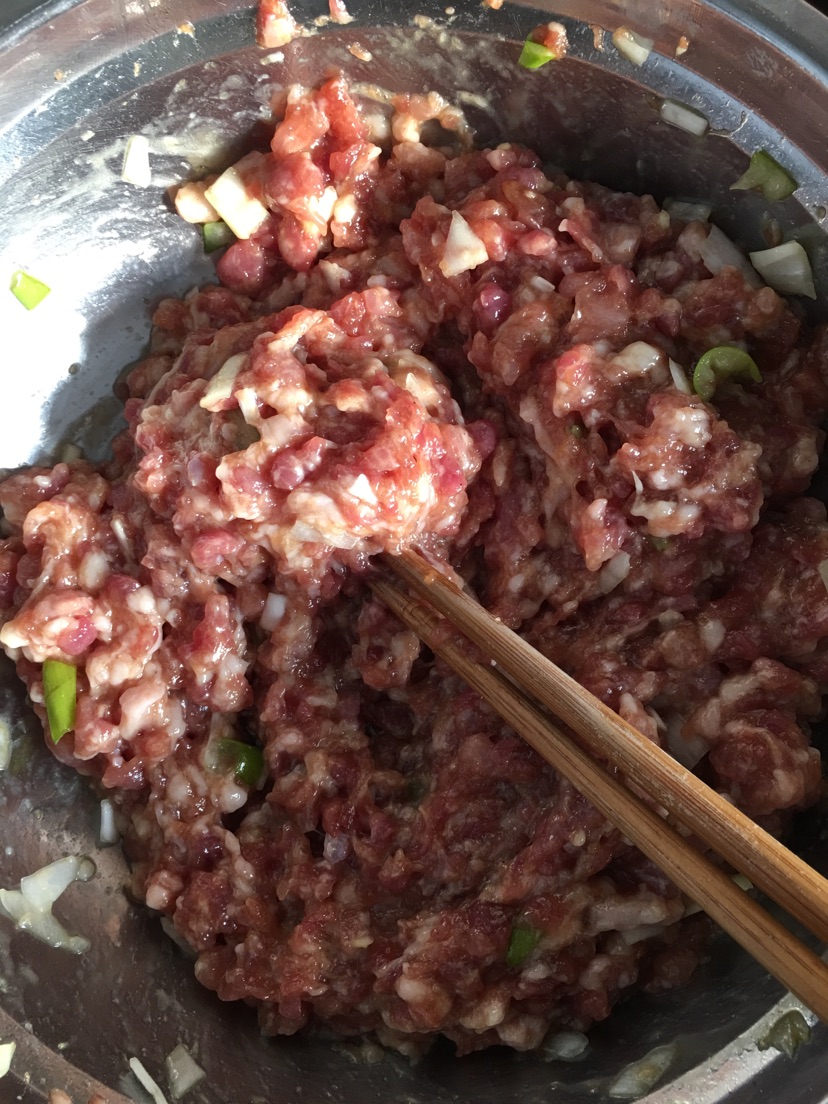 肉酿虎皮尖椒的做法图解1