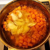 百合红薯甜汤的做法图解2