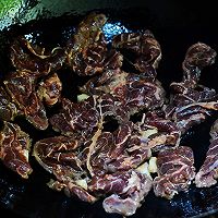 辣椒炒牛五花趾的做法图解3