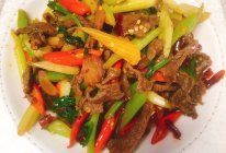 小香芹菜牛肉的做法