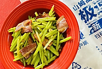 #春日尝鲜#【山姆春日尝鲜】这么鲜的芦蒿炒培根一盘不够吃呀的做法