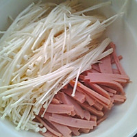 火腿肠金针菇汤的做法图解1