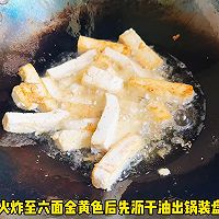 #春天的鲜味# 蒜苔炒豆腐的做法图解2